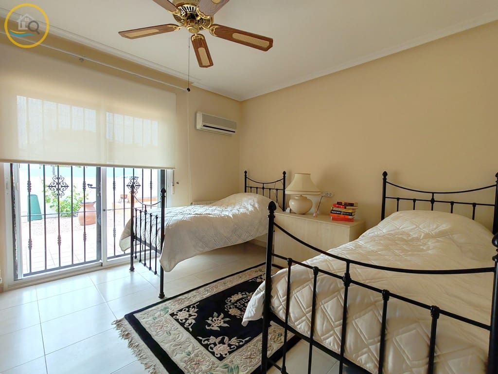 3 sovrum Villa till salu i Pinar de Campoverde med pool - 495 000 € (Ref: 9847581)