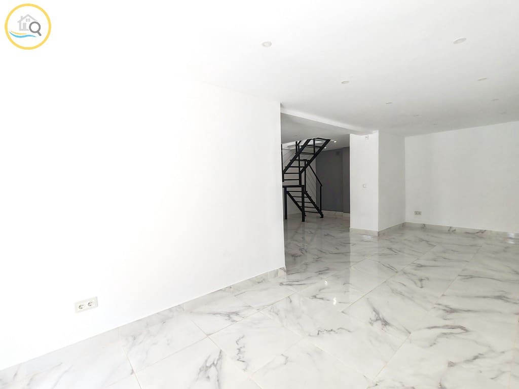4 quarto Moradia para venda em Pinar de Campoverde com piscina garagem - 450 000 € (Ref: 9893019)