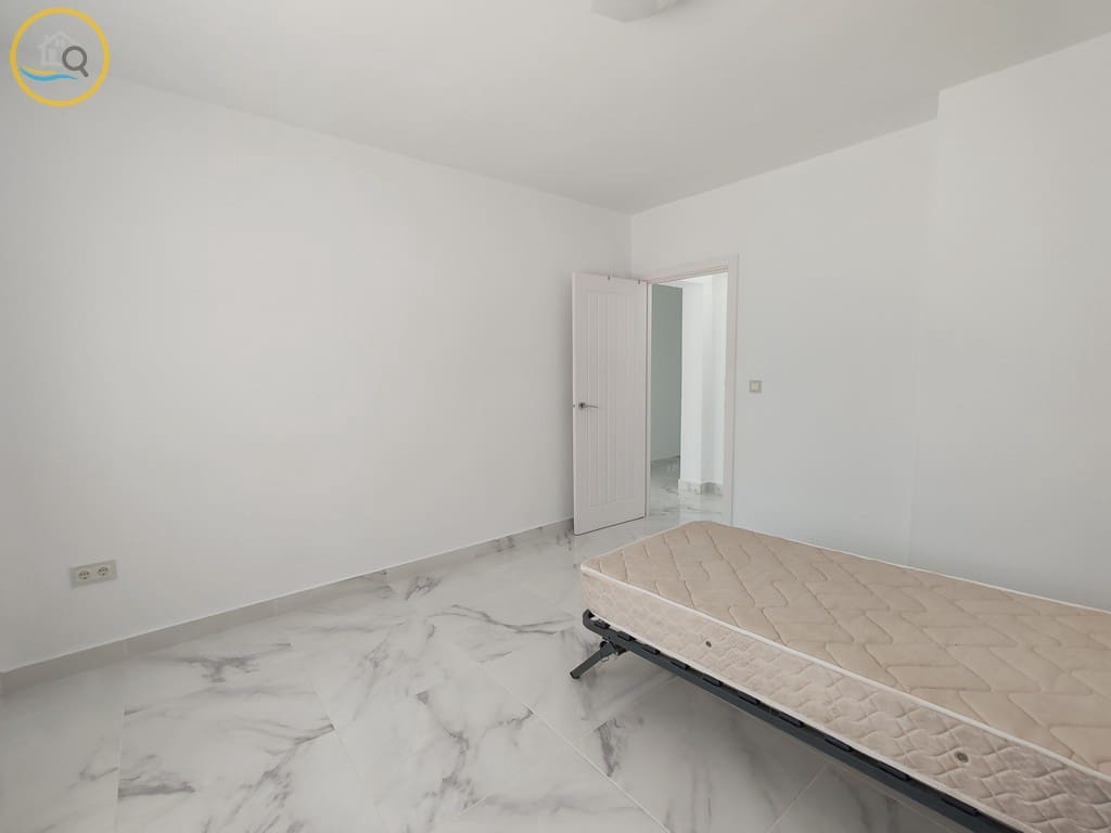 4 quarto Moradia para venda em Pinar de Campoverde com piscina garagem - 450 000 € (Ref: 9893019)
