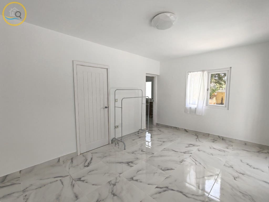 4 quarto Moradia para venda em Pinar de Campoverde com piscina garagem - 450 000 € (Ref: 9893019)