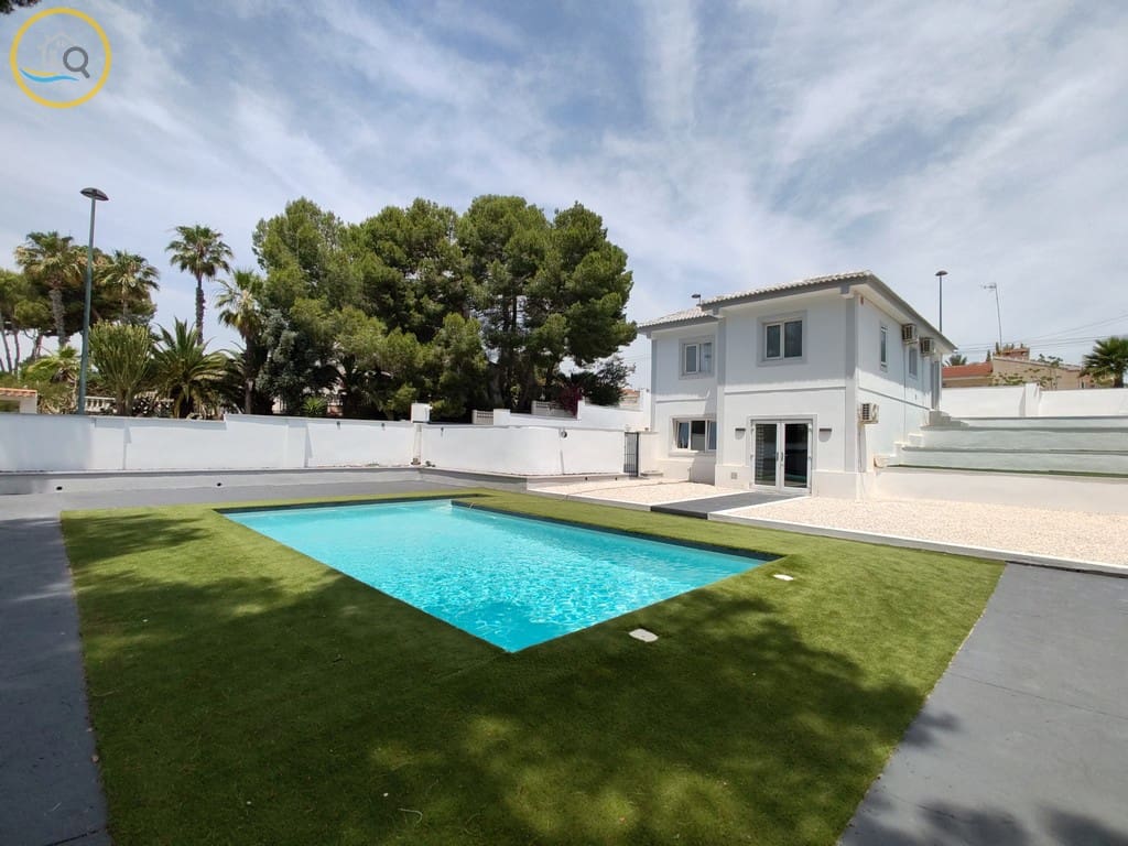 4 quarto Moradia para venda em Pinar de Campoverde com piscina garagem - 450 000 € (Ref: 9893019)