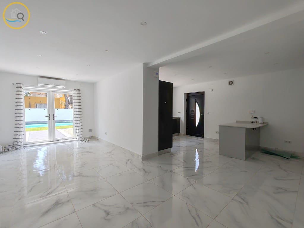 4 quarto Moradia para venda em Pinar de Campoverde com piscina garagem - 450 000 € (Ref: 9893019)