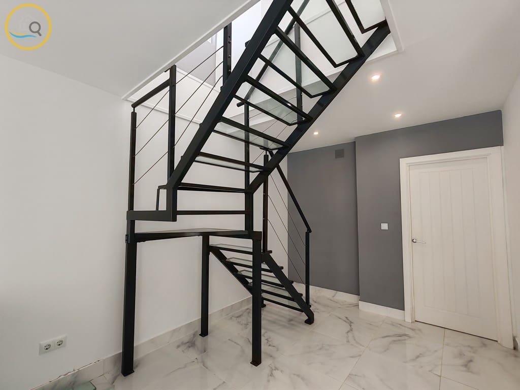 4 quarto Moradia para venda em Pinar de Campoverde com piscina garagem - 450 000 € (Ref: 9893019)