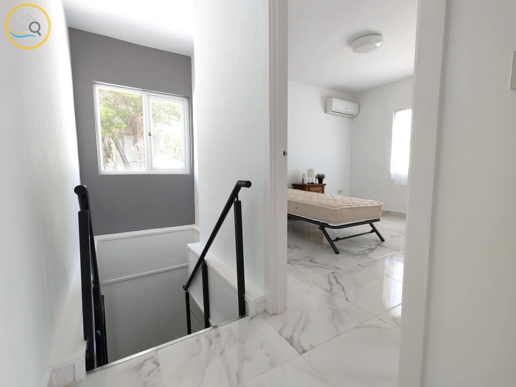 4 quarto Moradia para venda em Pinar de Campoverde com piscina garagem - 450 000 € (Ref: 9893019)