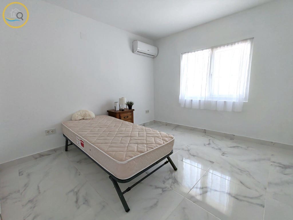 4 quarto Moradia para venda em Pinar de Campoverde com piscina garagem - 450 000 € (Ref: 9893019)