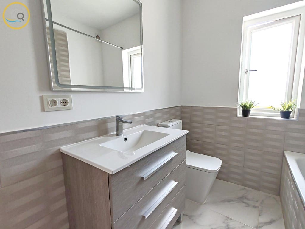 4 quarto Moradia para venda em Pinar de Campoverde com piscina garagem - 450 000 € (Ref: 9893019)