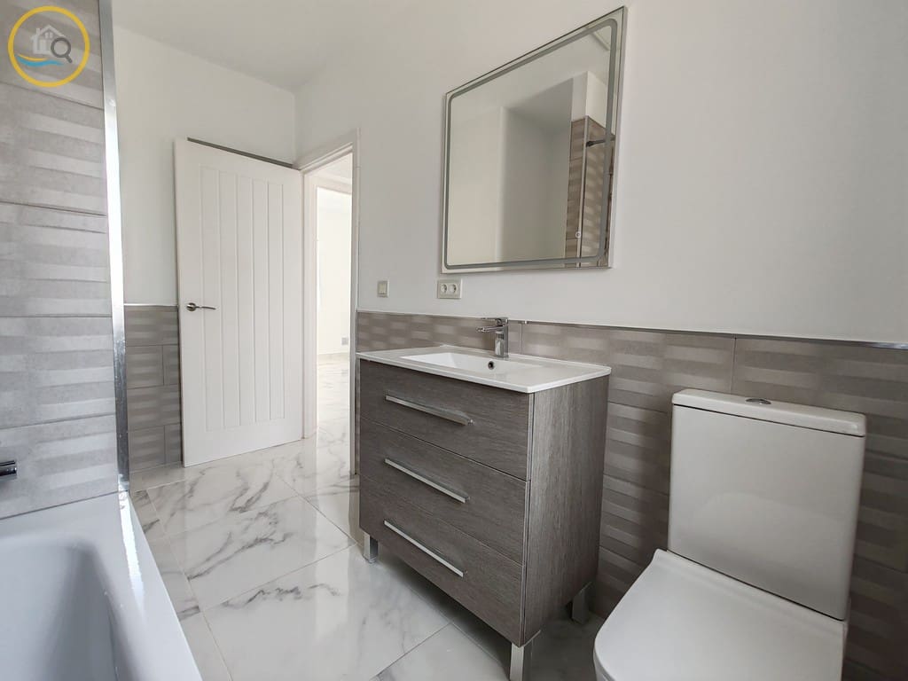 4 quarto Moradia para venda em Pinar de Campoverde com piscina garagem - 450 000 € (Ref: 9893019)