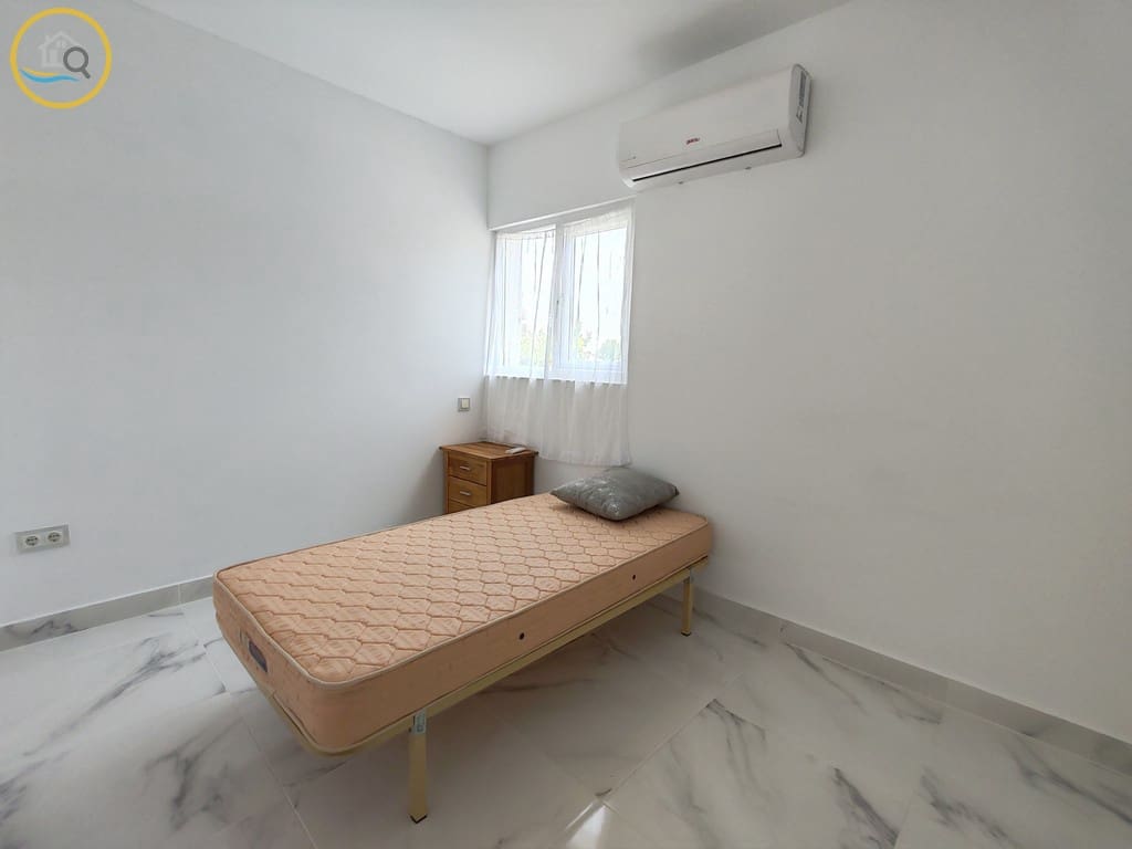 4 quarto Moradia para venda em Pinar de Campoverde com piscina garagem - 450 000 € (Ref: 9893019)