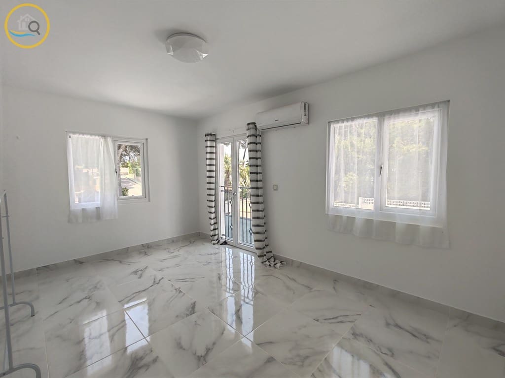 4 quarto Moradia para venda em Pinar de Campoverde com piscina garagem - 450 000 € (Ref: 9893019)