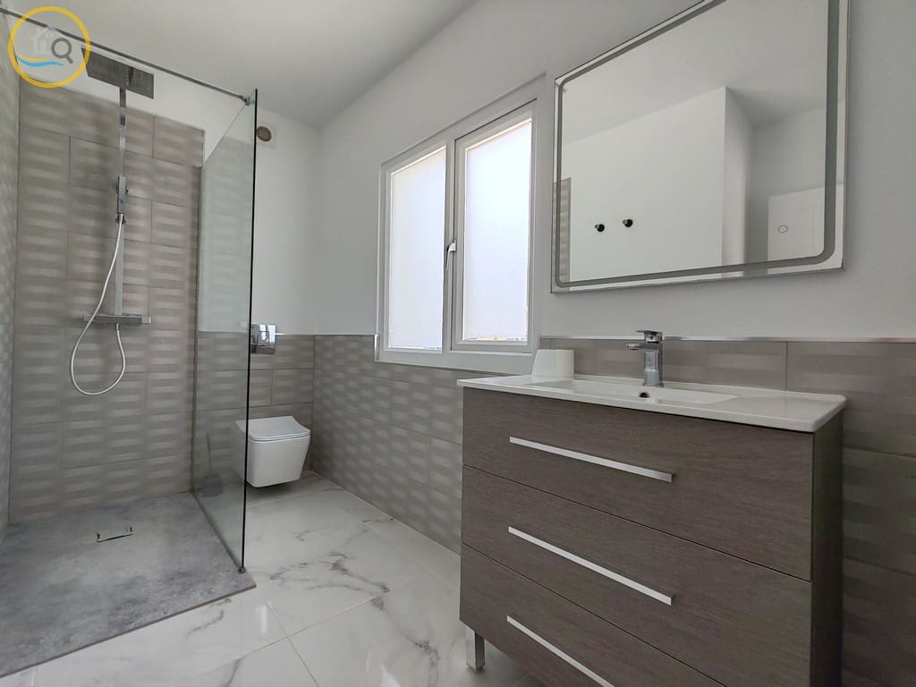 4 quarto Moradia para venda em Pinar de Campoverde com piscina garagem - 450 000 € (Ref: 9893019)