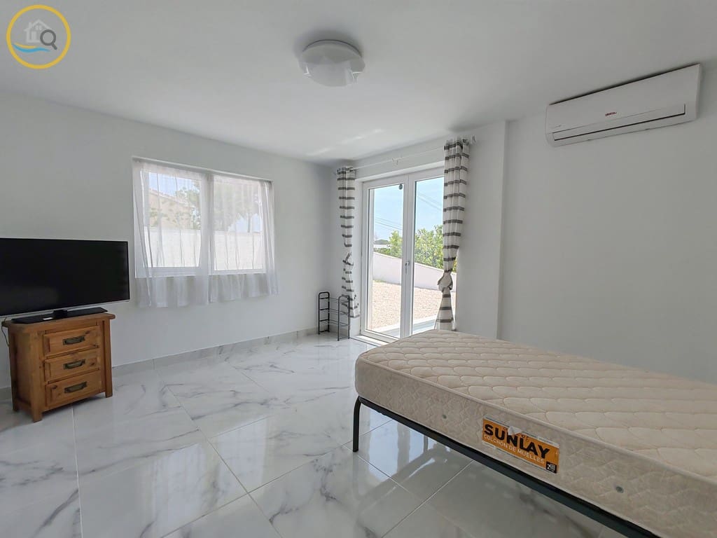 4 quarto Moradia para venda em Pinar de Campoverde com piscina garagem - 450 000 € (Ref: 9893019)
