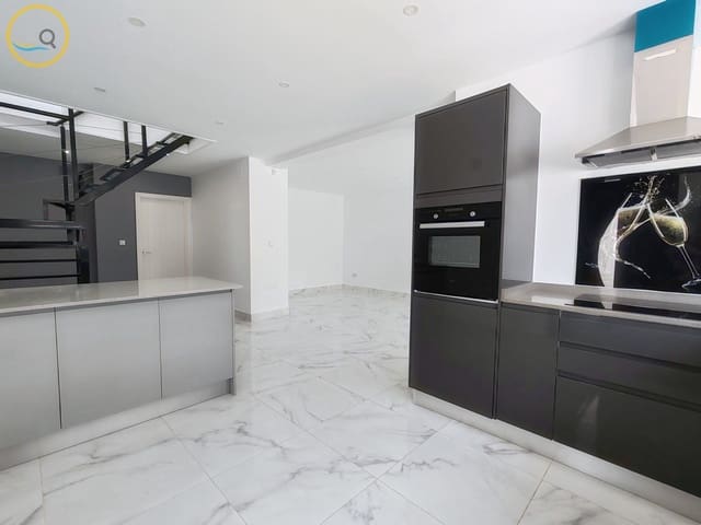 4 Zimmer Villa zu verkaufen in Pinar de Campoverde, Pilar de la Horadada mit Pool Garage - 450.000 € (Ref: 9893019)