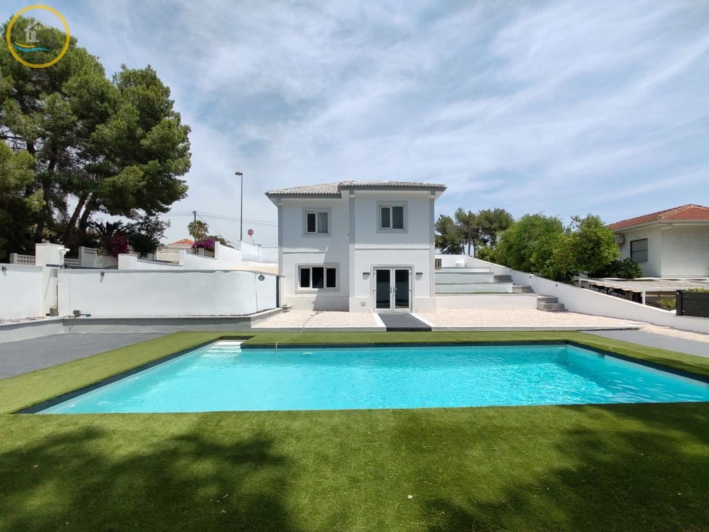 4 quarto Moradia para venda em Pinar de Campoverde com piscina garagem - 450 000 € (Ref: 9893019)