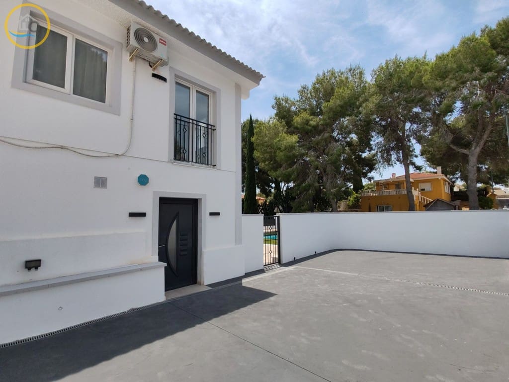 4 quarto Moradia para venda em Pinar de Campoverde com piscina garagem - 450 000 € (Ref: 9893019)