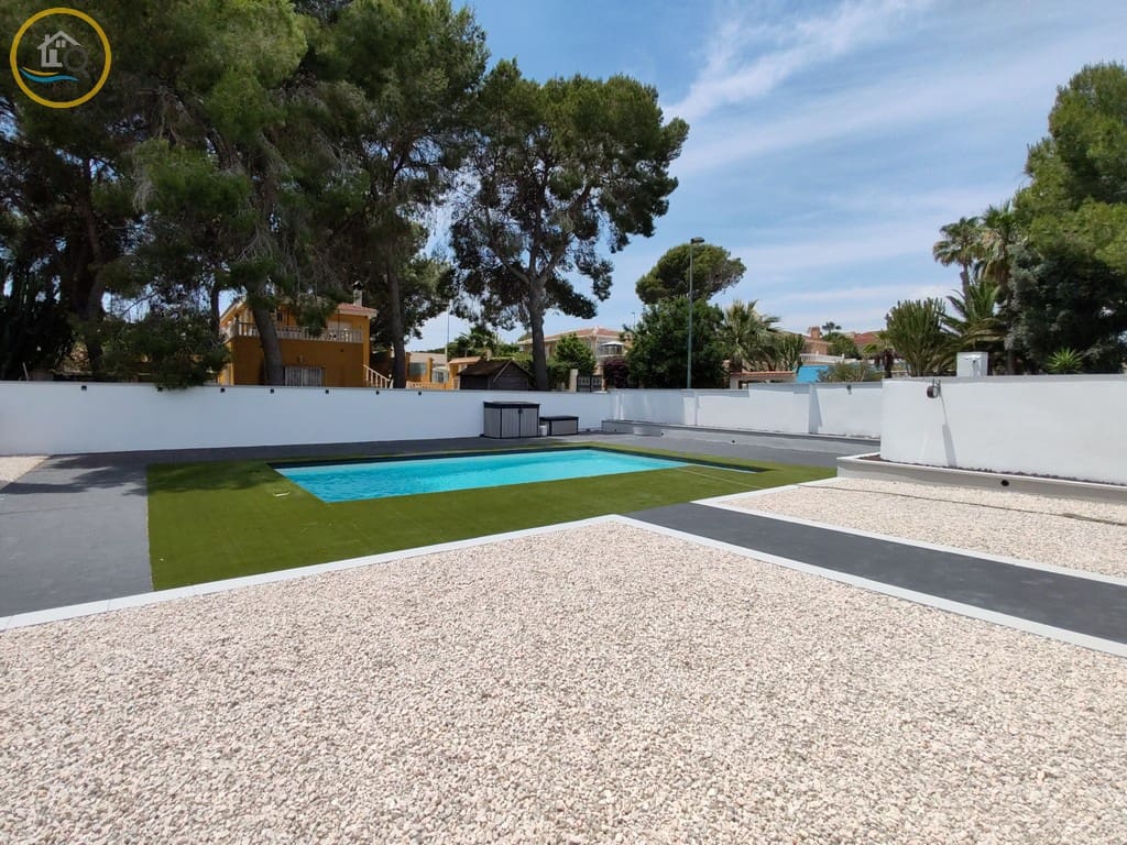 4 quarto Moradia para venda em Pinar de Campoverde com piscina garagem - 450 000 € (Ref: 9893019)