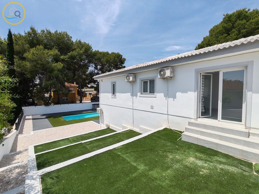 4 quarto Moradia para venda em Pinar de Campoverde com piscina garagem - 450 000 € (Ref: 9893019)