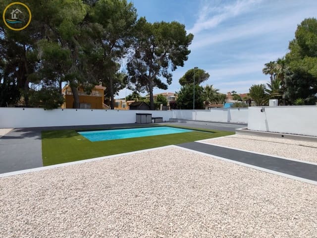 4 Zimmer Villa zu verkaufen in Pinar de Campoverde, Pilar de la Horadada mit Pool Garage - 450.000 € (Ref: 9893019)