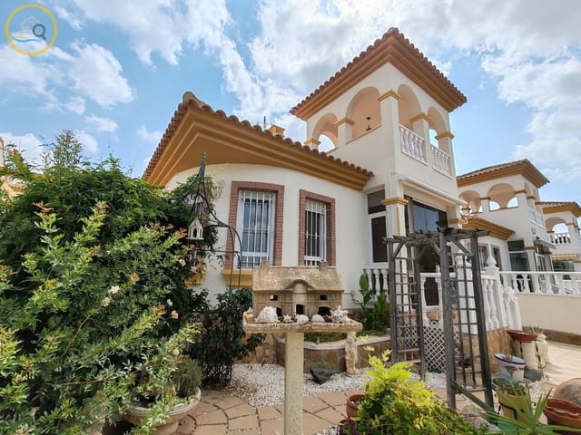 Chalet de 2 habitaciones en Pinar de Campoverde, Pilar de la Horadada en venta con piscina garaje - 220.000 € (Ref: 9983796)