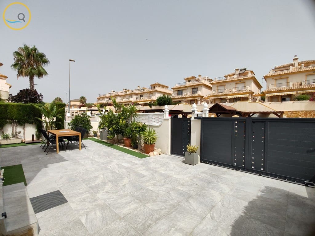 3 soverom Villa til salgs i Pinar de Campoverde med svømmebasseng garasje - € 285 000 (Ref: 9983817)