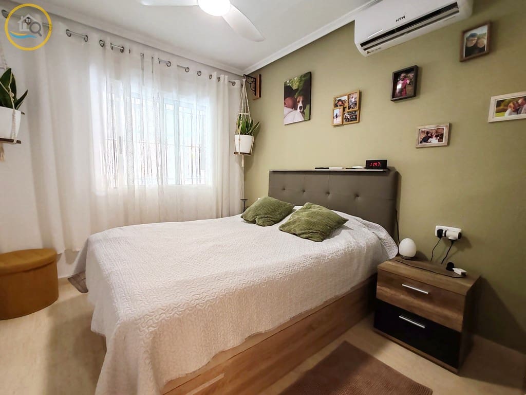 3 soverom Villa til salgs i Pinar de Campoverde med svømmebasseng garasje - € 285 000 (Ref: 9983817)