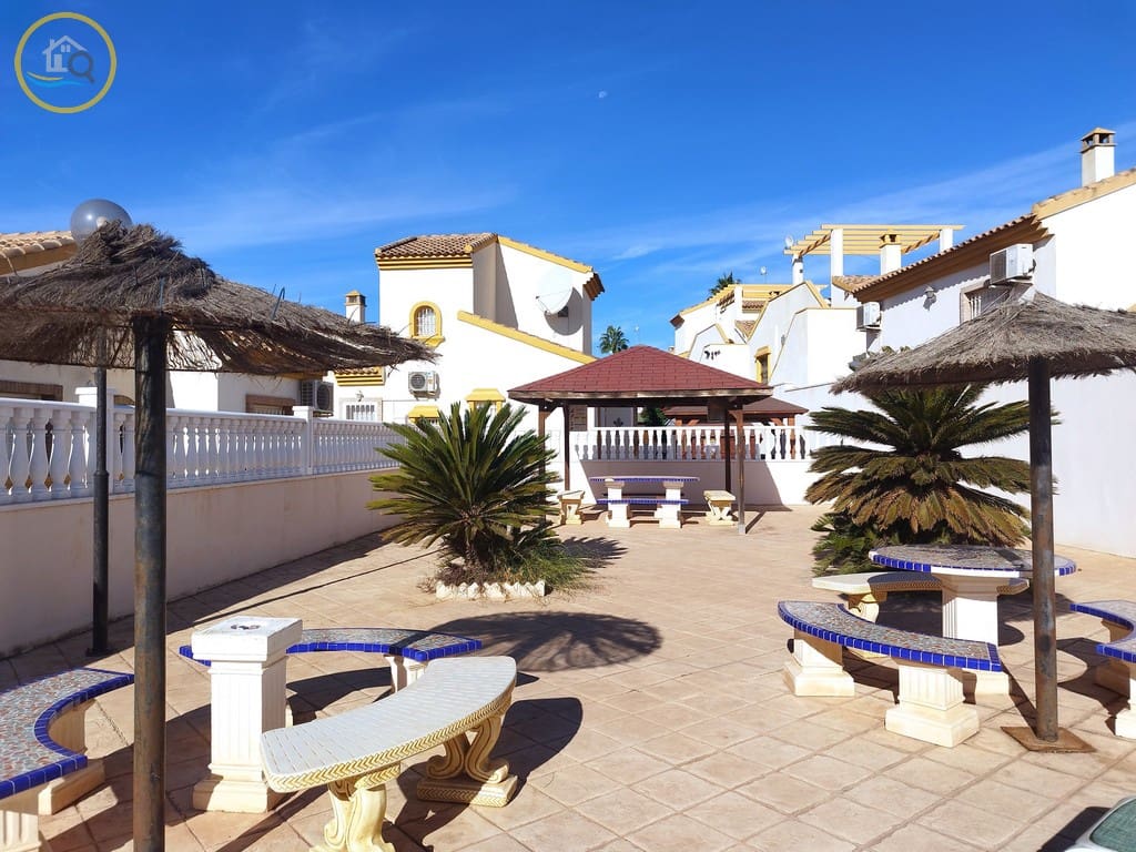 3 soverom Villa til salgs i Pinar de Campoverde med svømmebasseng garasje - € 285 000 (Ref: 9983817)