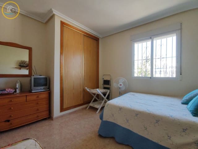3 soverom Villa til salgs i Pilar de la Horadada med svømmebasseng garasje - € 279 000 (Ref: 9983833)