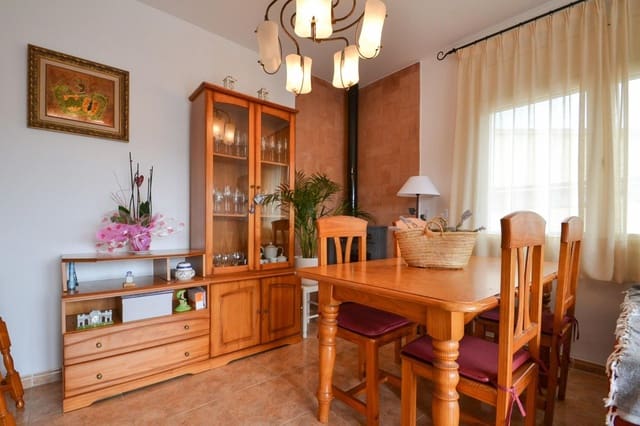 4 bedroom Villa for sale in Deltebre with pool garage - € 300,000 (Ref: 7933296)