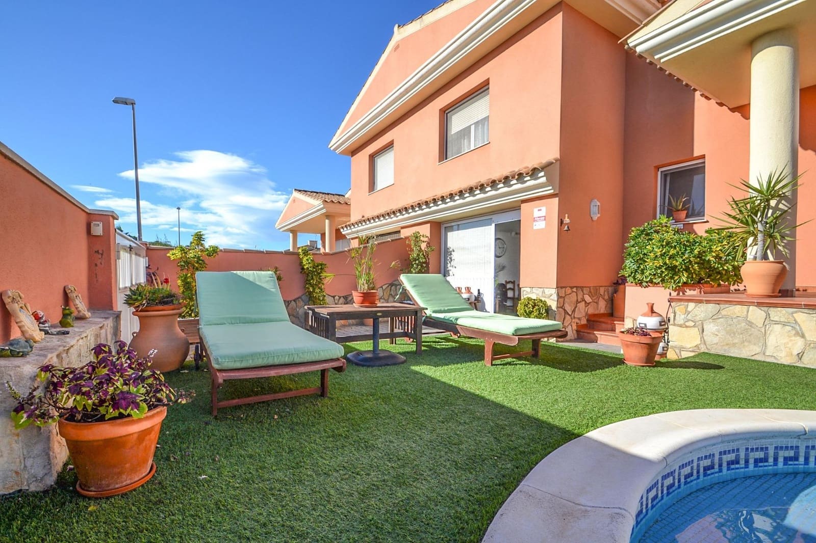 4 bedroom Villa for sale in Deltebre with pool garage - € 300,000 (Ref: 7933296)