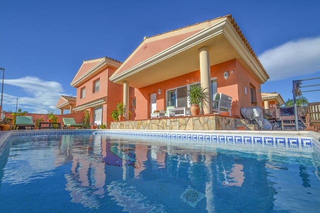 4 bedroom Villa for sale in Deltebre with pool garage - € 300,000 (Ref: 7933296)