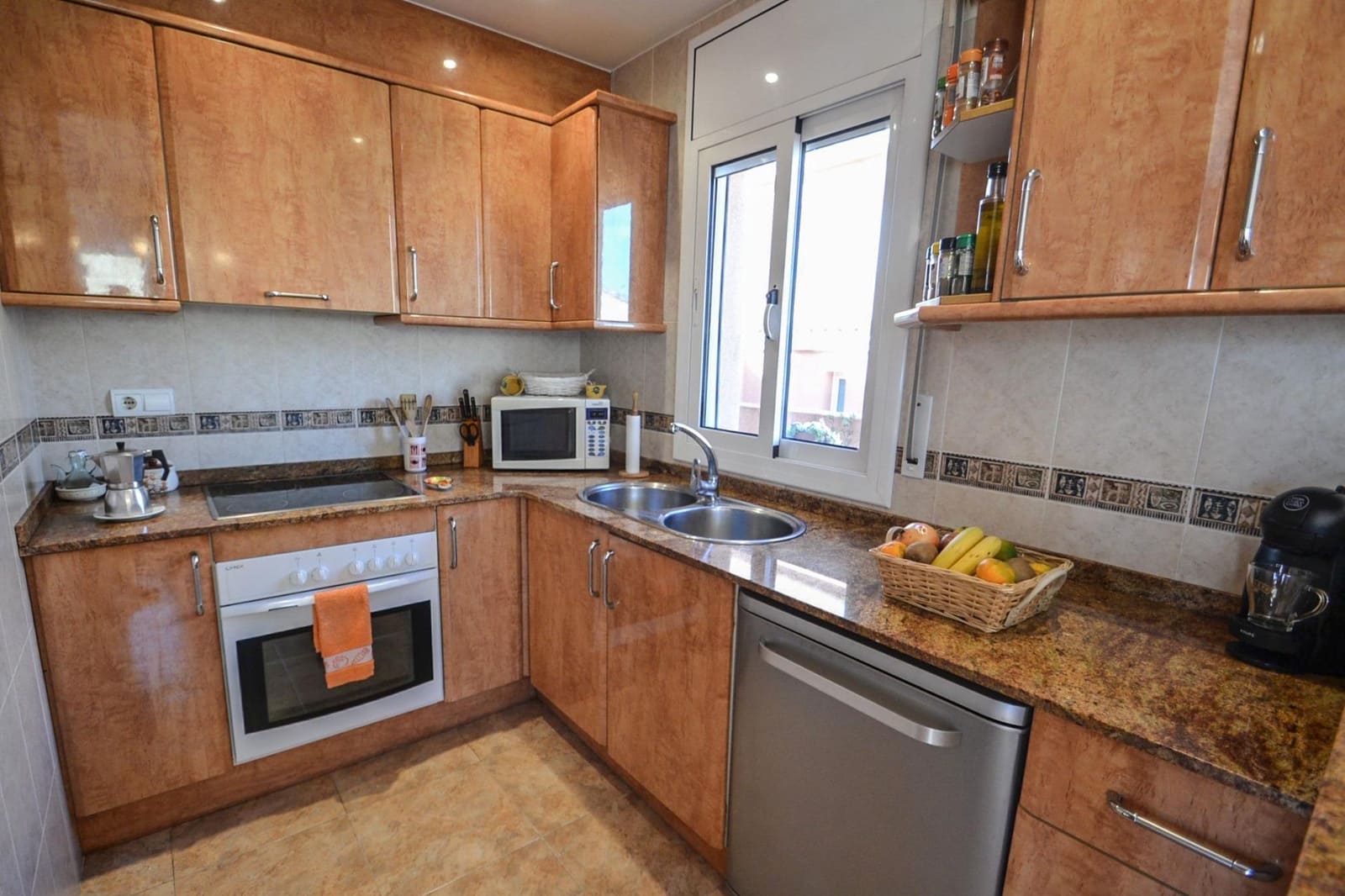 4 bedroom Villa for sale in Deltebre with pool garage - € 300,000 (Ref: 7933296)