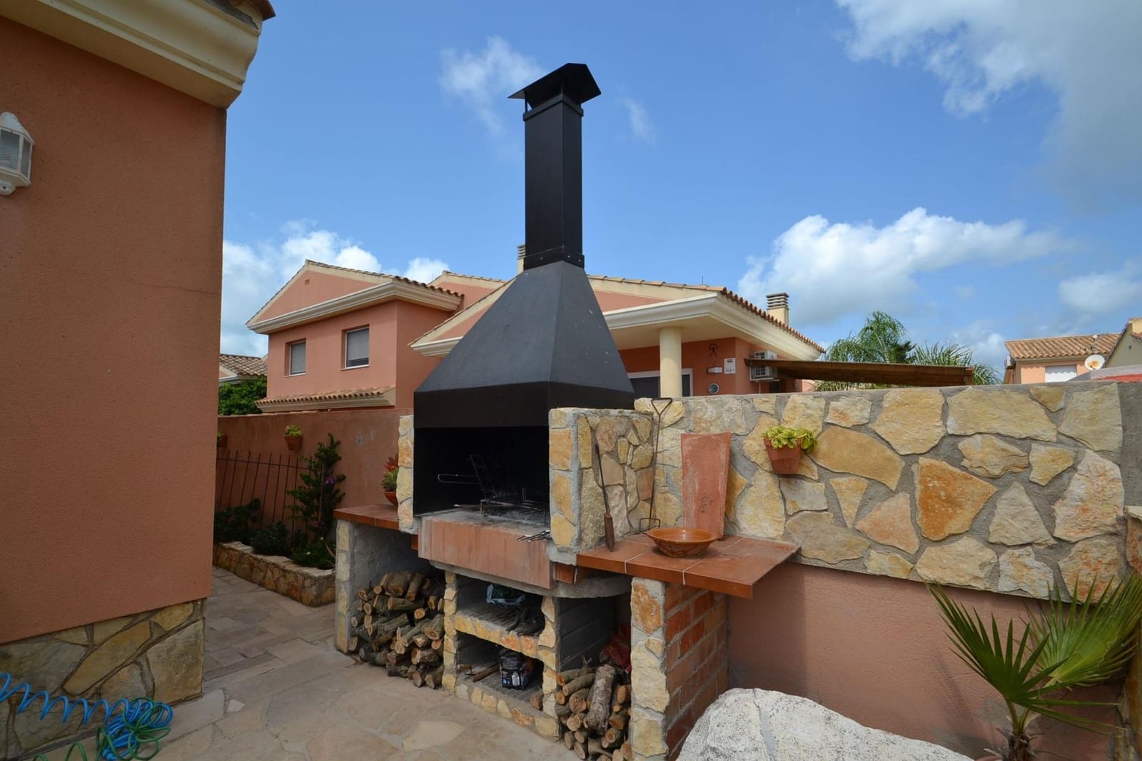 4 bedroom Villa for sale in Deltebre with pool garage - € 300,000 (Ref: 7933296)