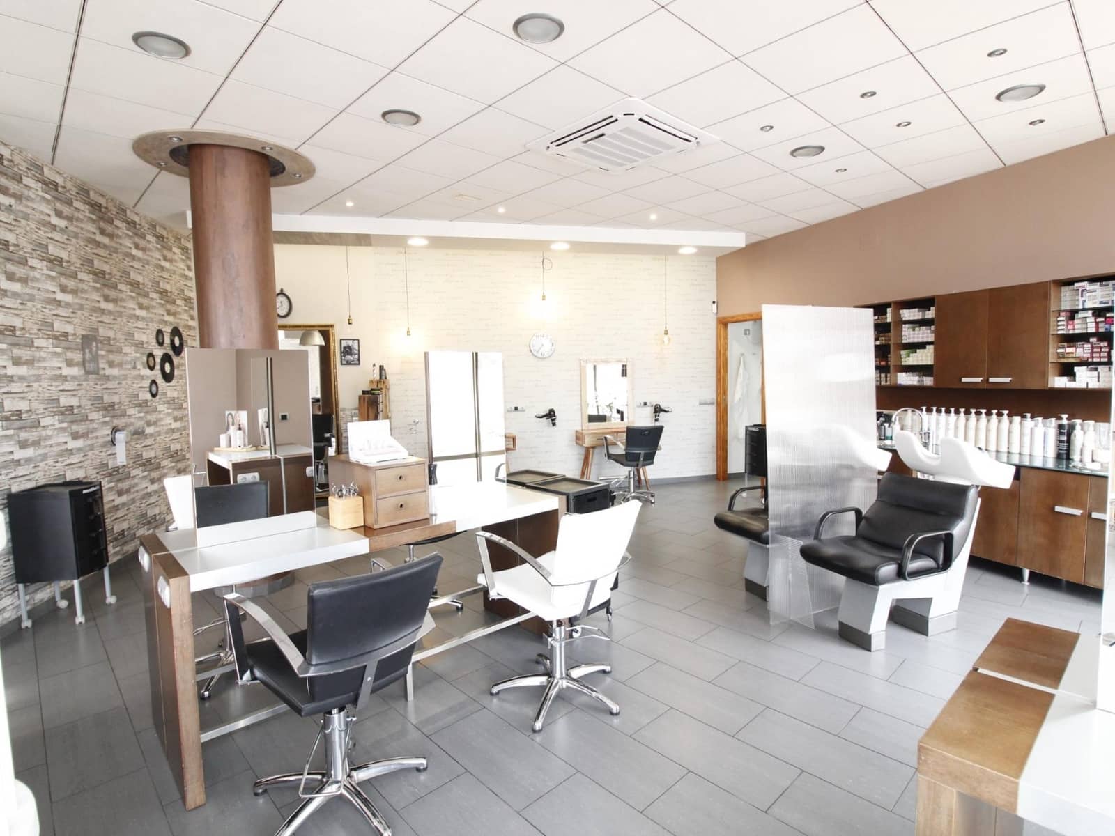 Commercial for sale in Vandellos i l'Hospitalet de l'Infant - € 195,000 (Ref: 8226260)