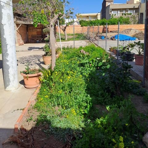 4 slaapkamer Rijtjeshuis te koop in Deltebre met garage - € 165.000 (Ref: 8243096)