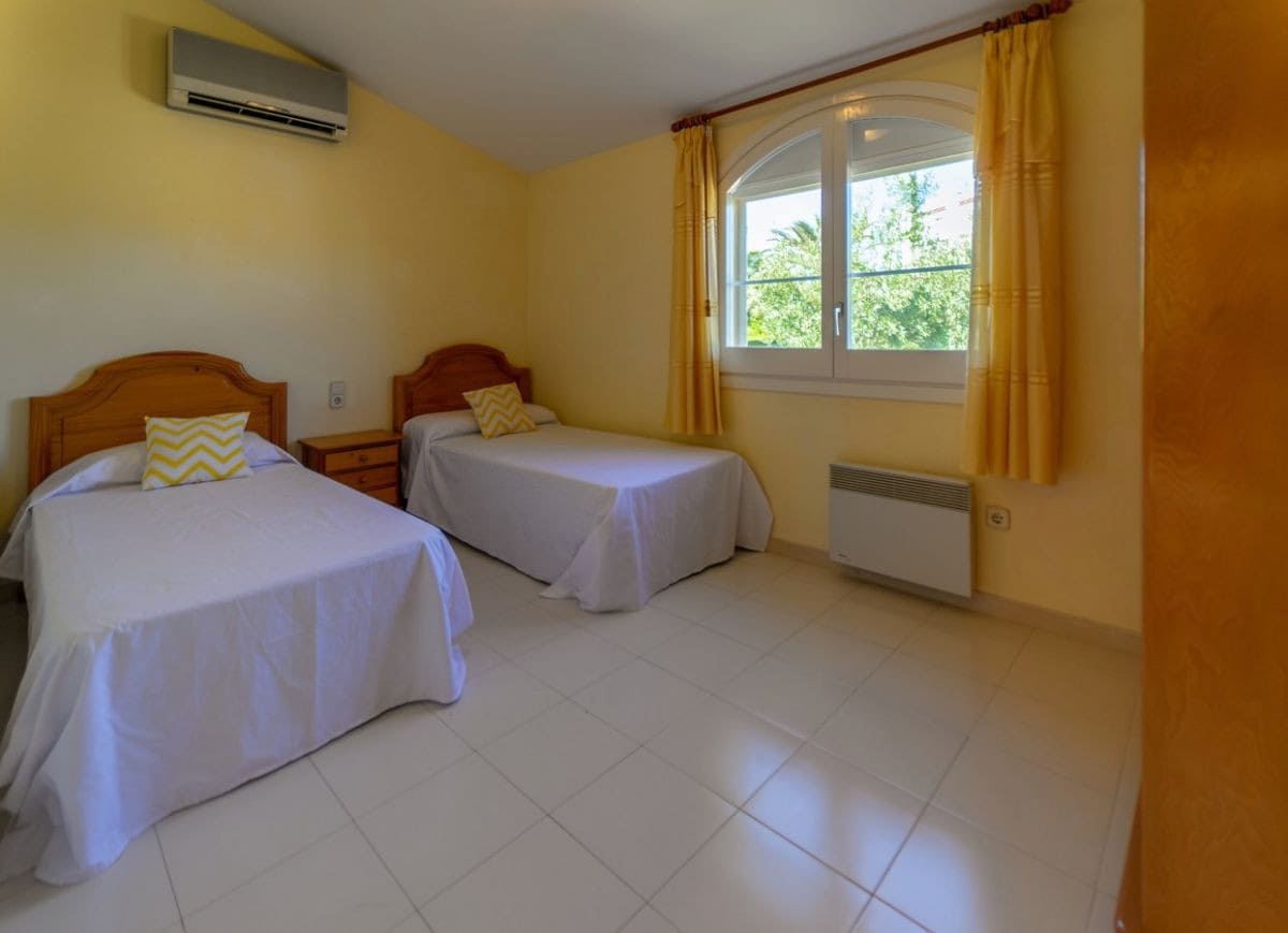 6 sypialnia Willa na sprzedaż w L'Ametlla de Mar z basenem garażem - 675 000 € (Ref: 8426464)