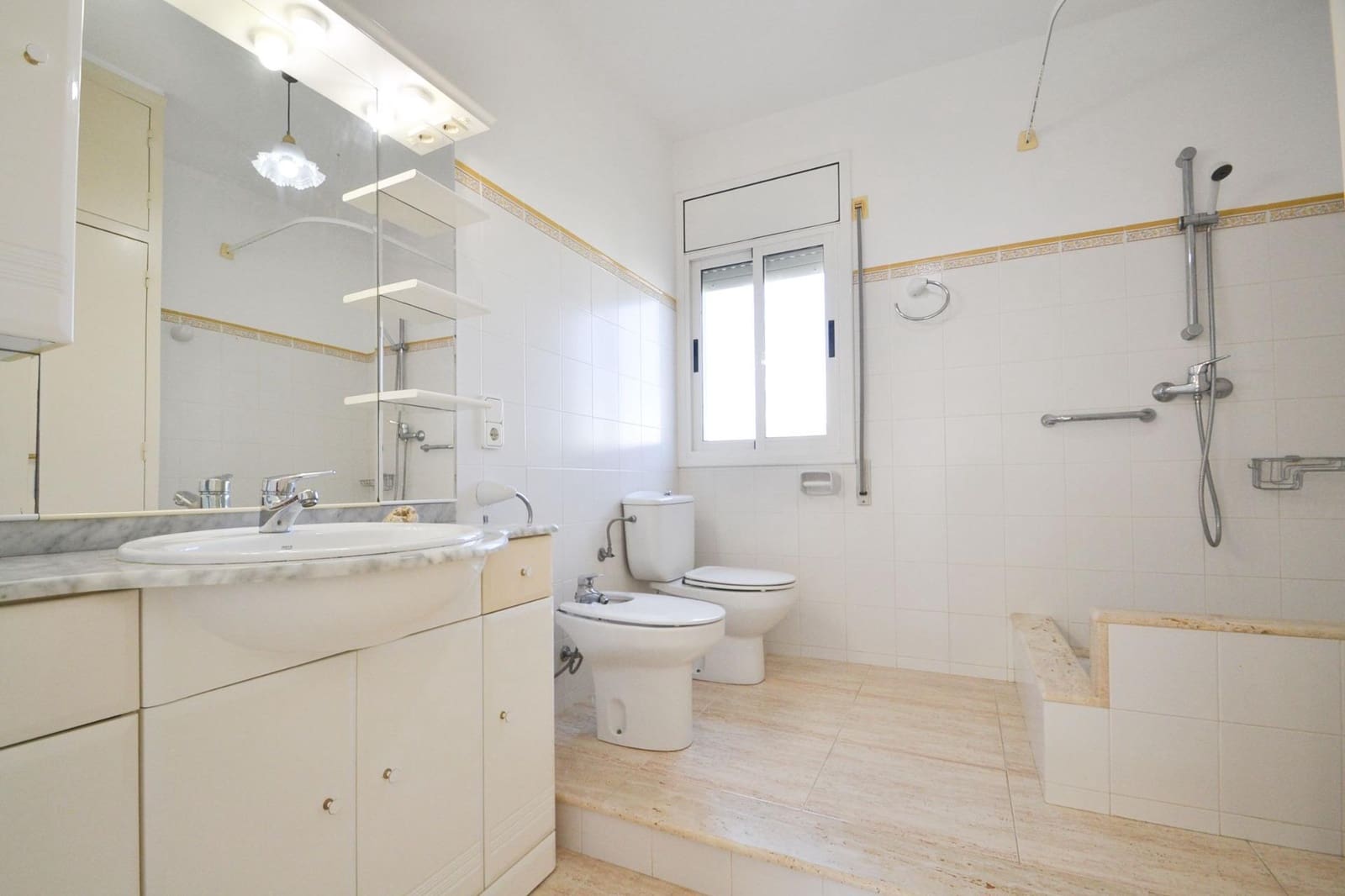 4 bedroom Townhouse for sale in Deltebre with garage - € 160,000 (Ref: 8601609)