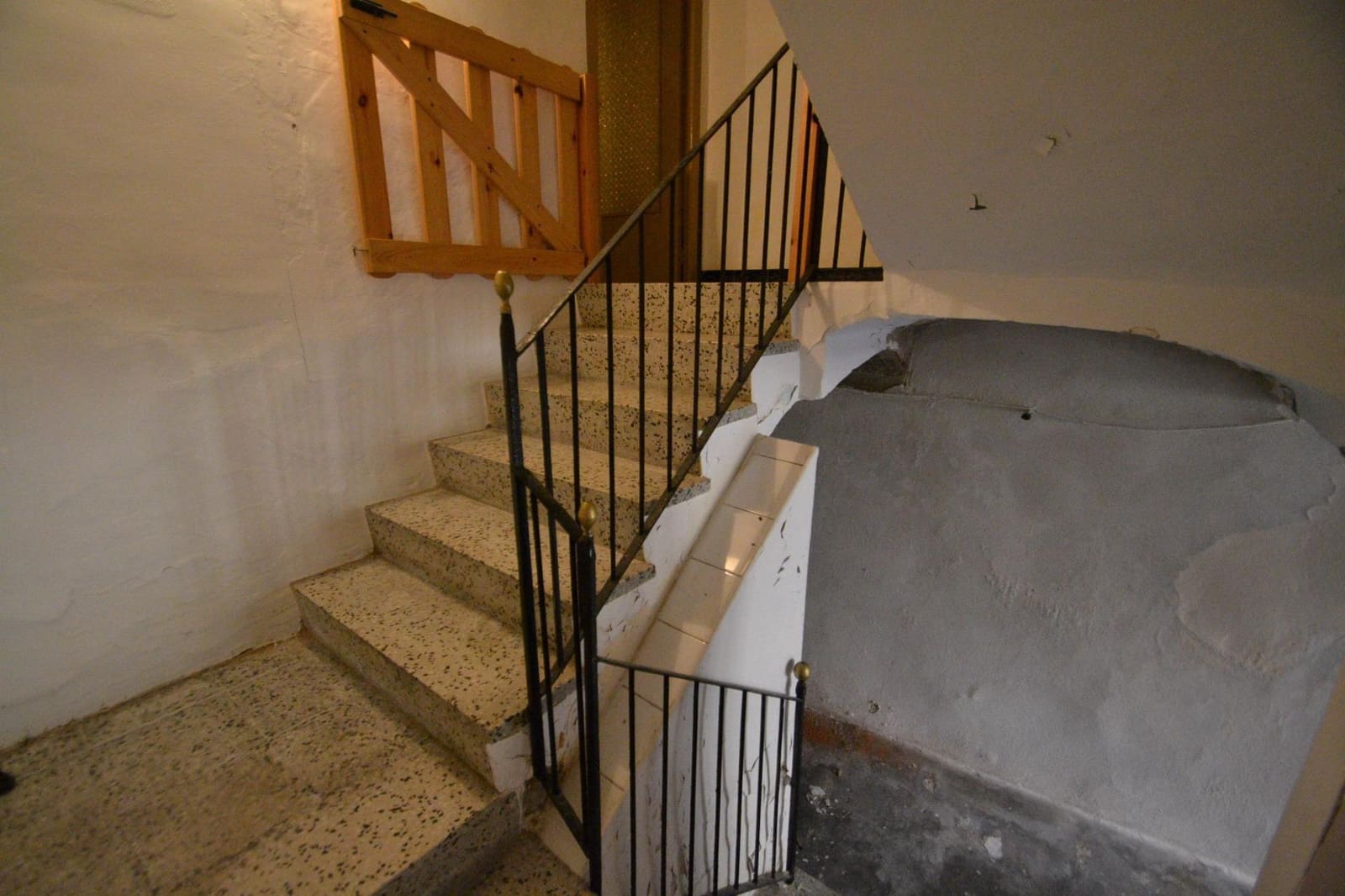 6 soveværelse Rækkehus til salg i Ulldecona med garage - € 60.000 (Ref: 8841246)