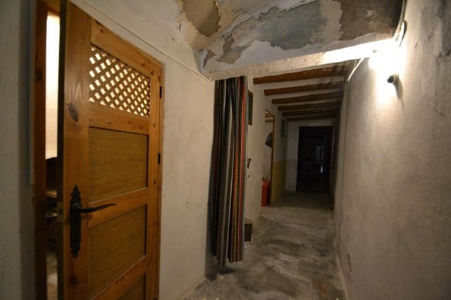 Adosado de 6 habitaciones en Ulldecona en venta con garaje - 60.000 € (Ref: 8841246)