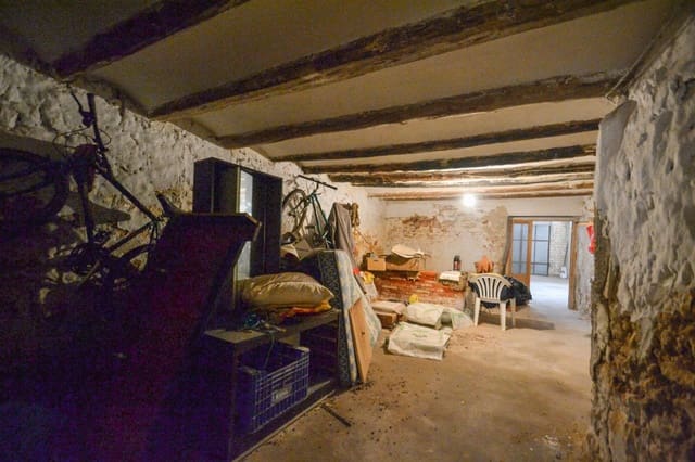 Adosado de 6 habitaciones en Ulldecona en venta con garaje - 60.000 € (Ref: 8841246)