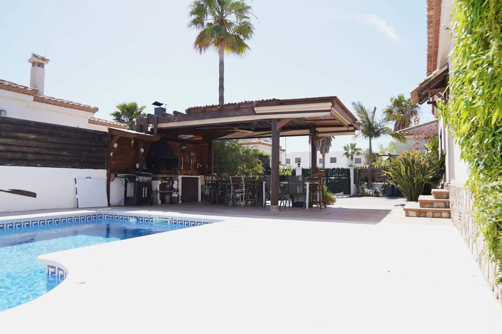 3 slaapkamer Villa te koop in Deltebre met zwembad - € 325.000 (Ref: 8946832)