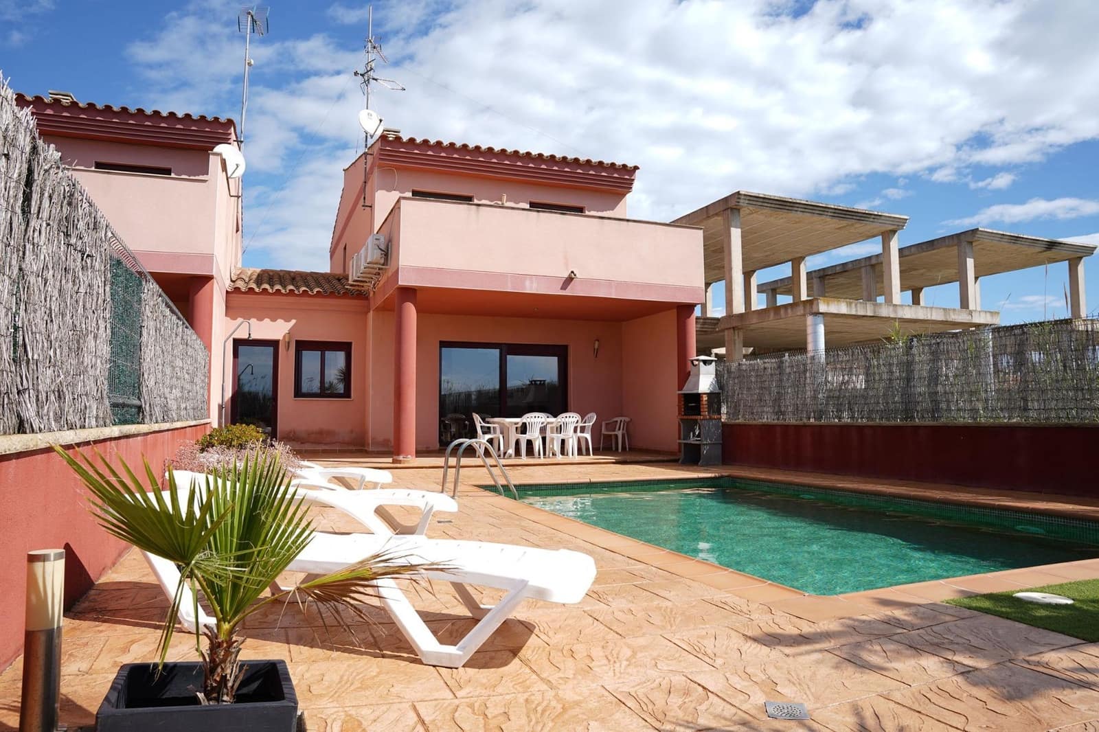 4 Zimmer Villa zu verkaufen in Deltebre mit Pool - 290.000 € (Ref: 8946833)