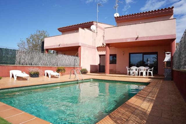 4 Zimmer Villa zu verkaufen in Deltebre mit Pool - 290.000 € (Ref: 8946833)