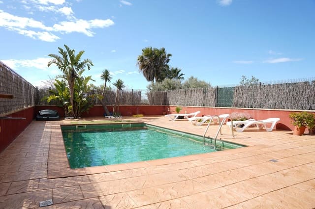 4 Zimmer Villa zu verkaufen in Deltebre mit Pool - 290.000 € (Ref: 8946833)