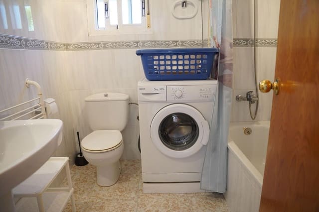 4 bedroom Villa for sale in Deltebre with pool - € 240,000 (Ref: 8980220)