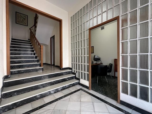 5 makuuhuone Omakotitalo myytävänä paikassa Amposta mukana 
autotalli - 249 000 € (Ref: 8982308)