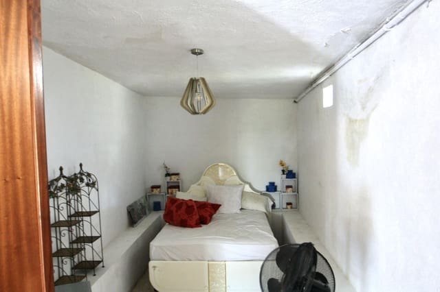 4 bedroom Villa for sale in El Perelló with garage - € 520,000 (Ref: 9192309)