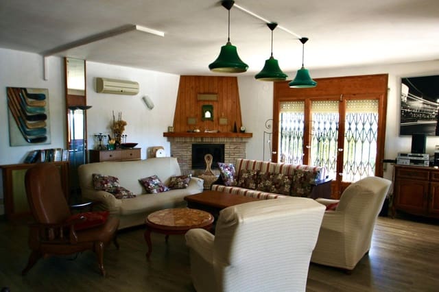 4 bedroom Villa for sale in El Perelló with garage - € 520,000 (Ref: 9192309)