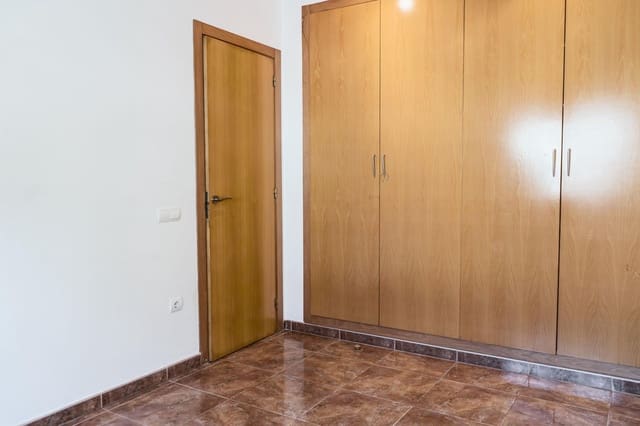 3 soverom Hus til salgs i Deltebre med garasje - € 125 000 (Ref: 9276318)