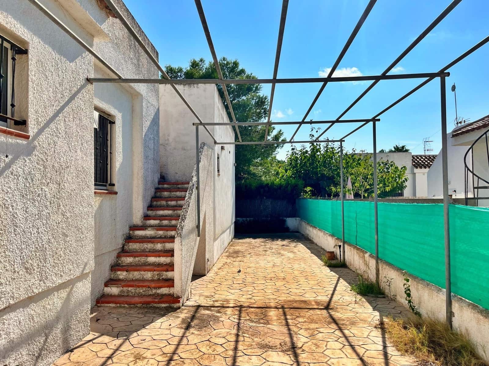 4 bedroom Villa for sale in Deltebre - € 220,000 (Ref: 9294376)