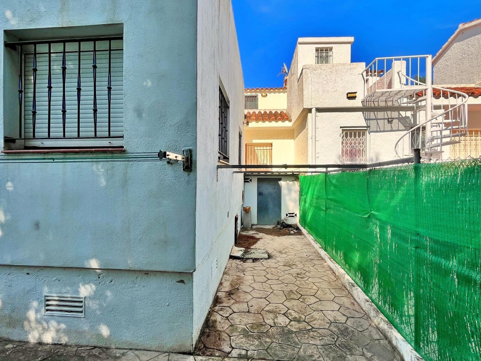 4 bedroom Villa for sale in Deltebre - € 220,000 (Ref: 9294376)