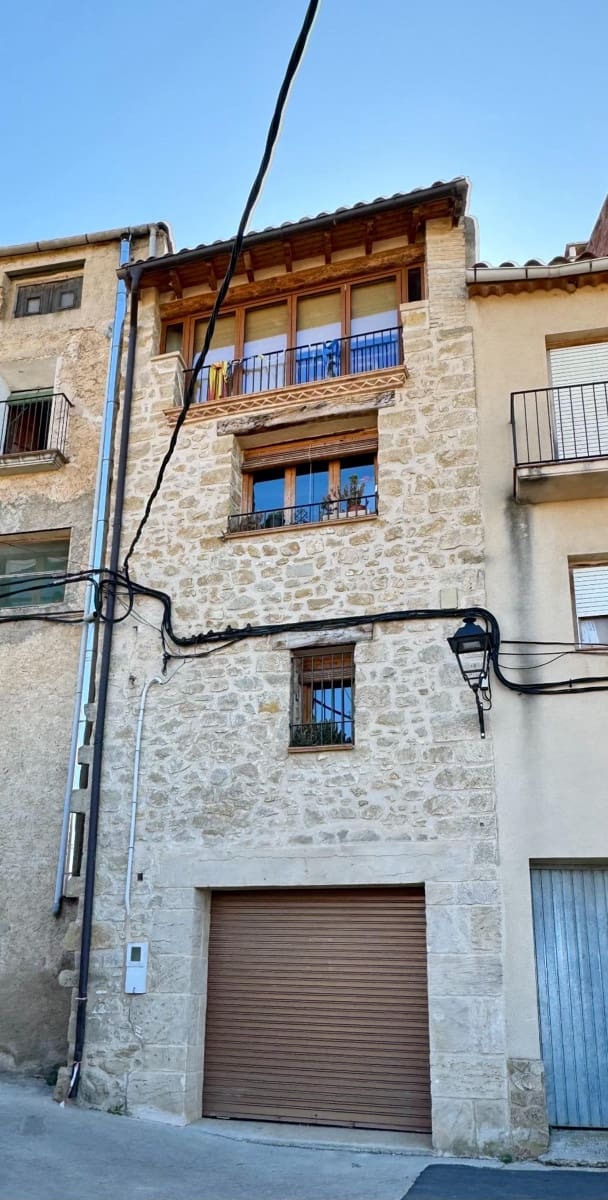 4 slaapkamer Huis te koop in Arnes met garage - € 320.000 (Ref: 9373989)